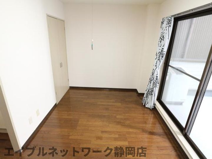 静岡県静岡市葵区常磐町2丁目(マンション)の賃貸物件の居間