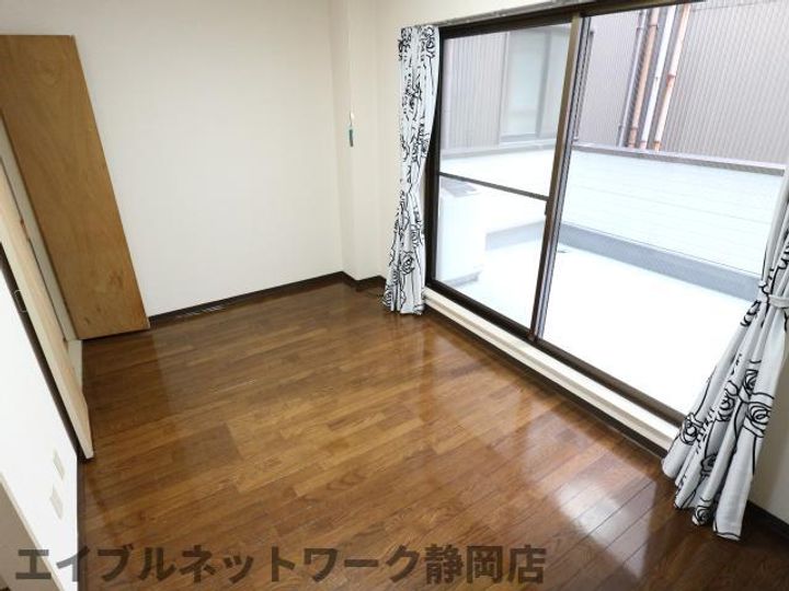 静岡県静岡市葵区常磐町2丁目(マンション)の賃貸物件の居間