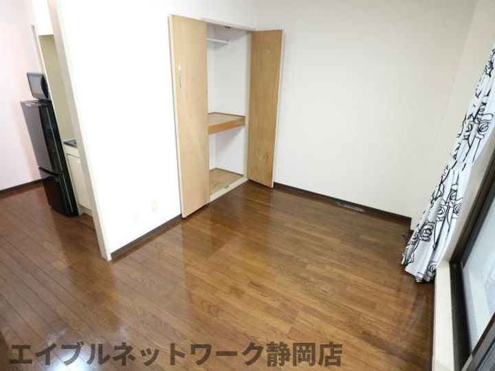 静岡県静岡市葵区常磐町2丁目(マンション)の賃貸物件の居間