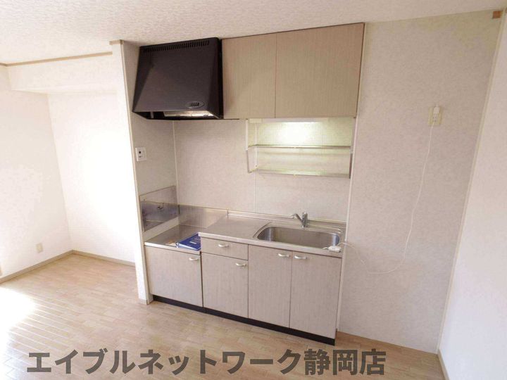 静岡県静岡市葵区沓谷5丁目(アパート)の賃貸物件のキッチン