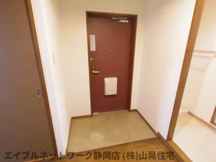 静岡県静岡市葵区馬場町(マンション)の賃貸物件の玄関