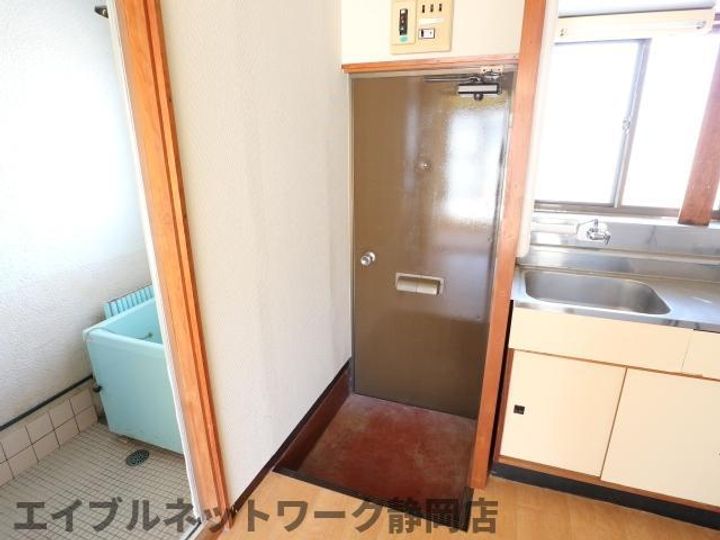 静岡県静岡市葵区古庄6丁目(マンション)の賃貸物件の玄関