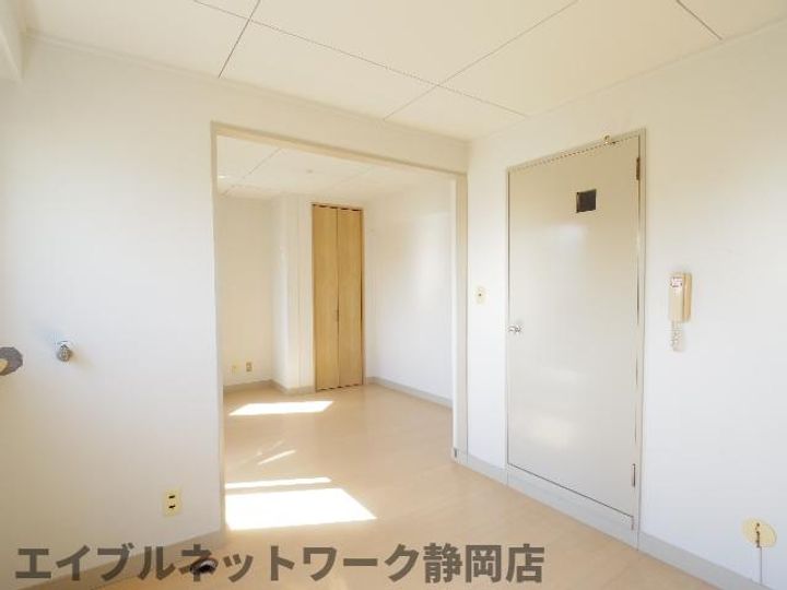静岡県静岡市葵区幸町(マンション)の賃貸物件の居間
