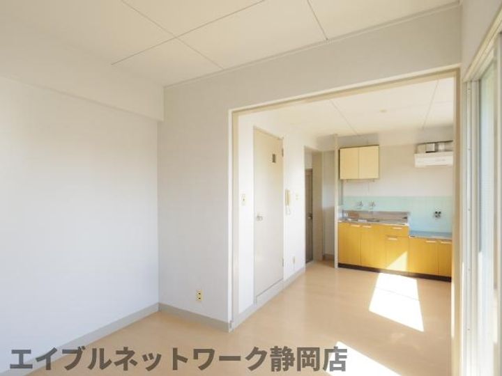 静岡県静岡市葵区幸町(マンション)の賃貸物件の居間