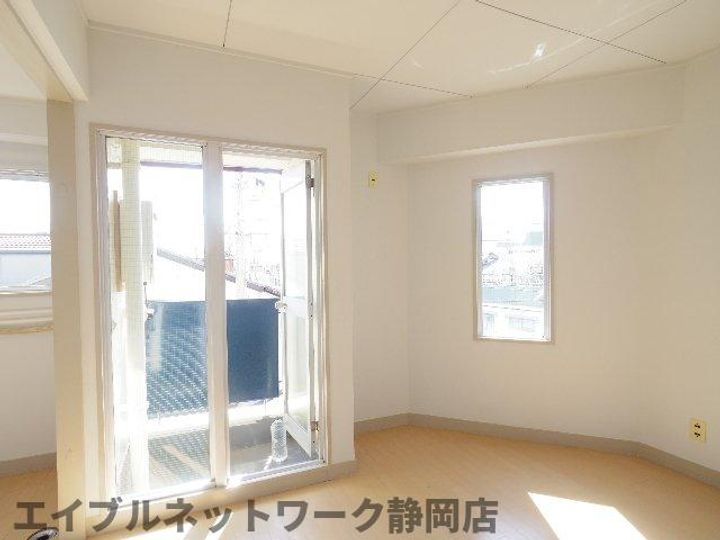 静岡県静岡市葵区幸町(マンション)の賃貸物件の居間