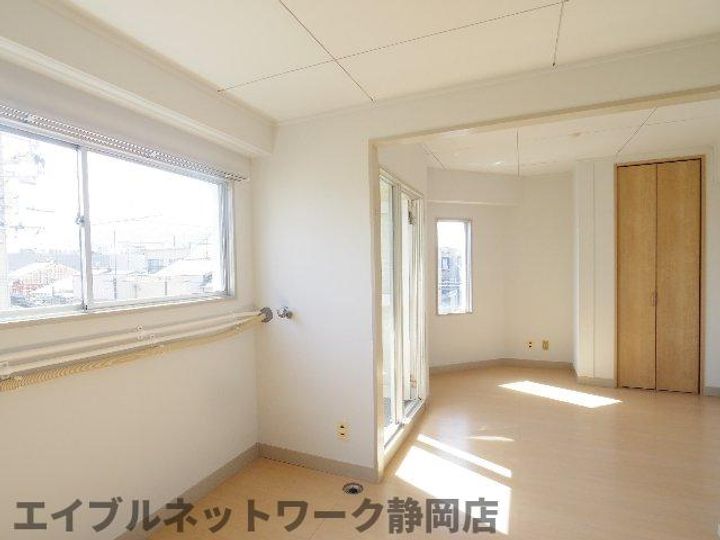 静岡県静岡市葵区幸町(マンション)の賃貸物件の居間