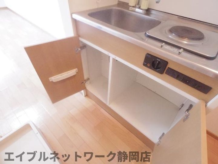 静岡県静岡市葵区上足洗2丁目(アパート)の賃貸物件のキッチン