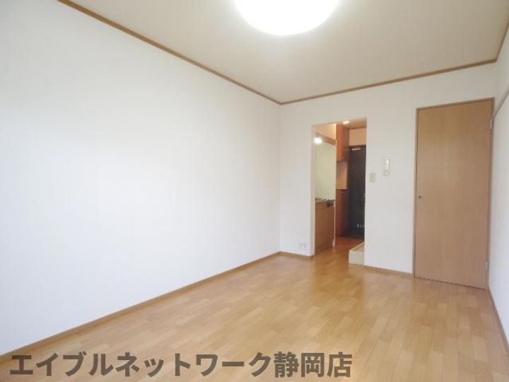 静岡県静岡市葵区上足洗2丁目(アパート)の賃貸物件の居間