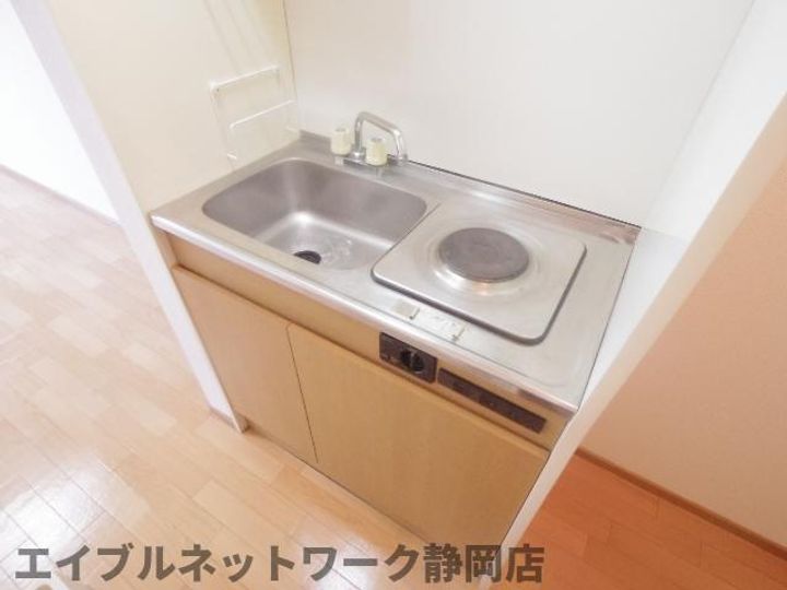 静岡県静岡市葵区上足洗2丁目(アパート)の賃貸物件のキッチン