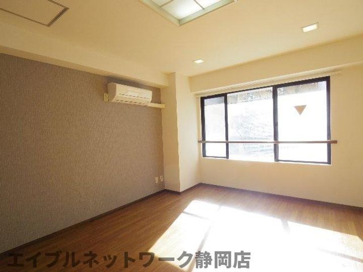 静岡県静岡市葵区鷹匠1丁目(マンション)の賃貸物件の居間