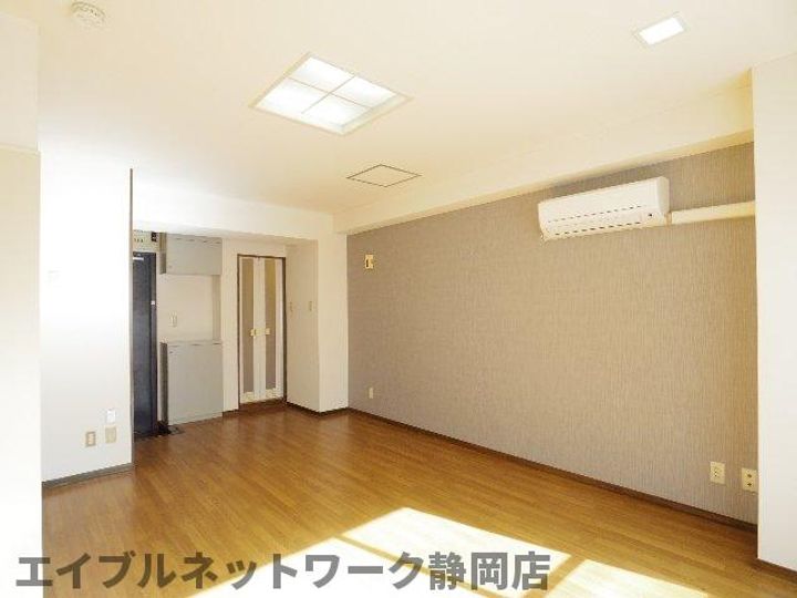 静岡県静岡市葵区鷹匠1丁目(マンション)の賃貸物件の居間