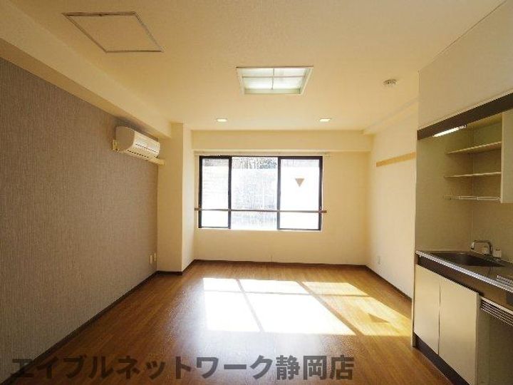 静岡県静岡市葵区鷹匠1丁目(マンション)の賃貸物件の居間