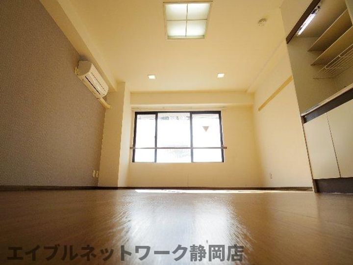静岡県静岡市葵区鷹匠1丁目(マンション)の賃貸物件の居間