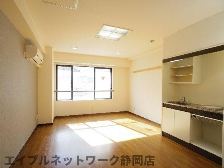 静岡県静岡市葵区鷹匠1丁目(マンション)の賃貸物件の居間