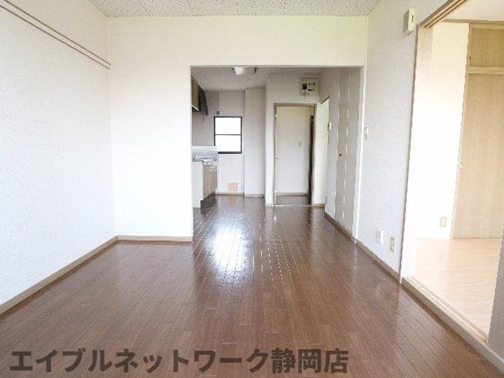 静岡県静岡市葵区古庄5丁目(アパート)の賃貸物件の居間