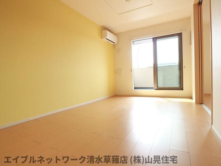 静岡県静岡市葵区瀬名6丁目(アパート)の賃貸物件203の居間