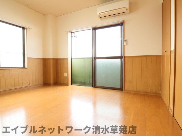 静岡県静岡市駿河区国吉田4丁目(マンション)の賃貸物件302の居間