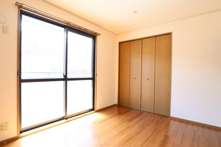 クレセール八木A棟の居間