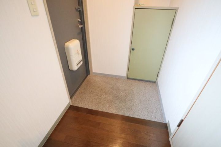 奈良県橿原市内膳町4丁目(マンション)の賃貸物件の玄関