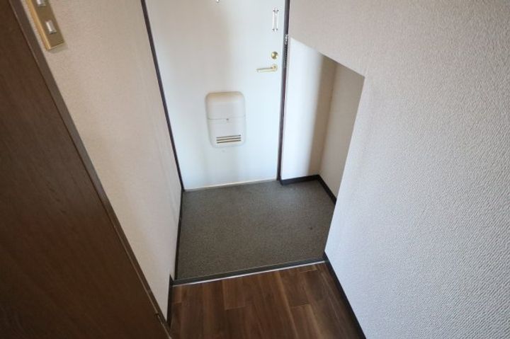 メゾン良305の玄関