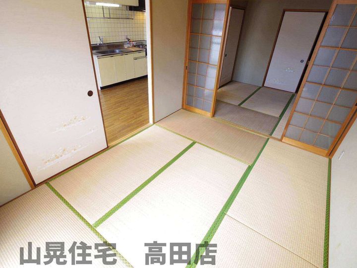 奈良県大和高田市西三倉堂1丁目(マンション)の賃貸物件の居間