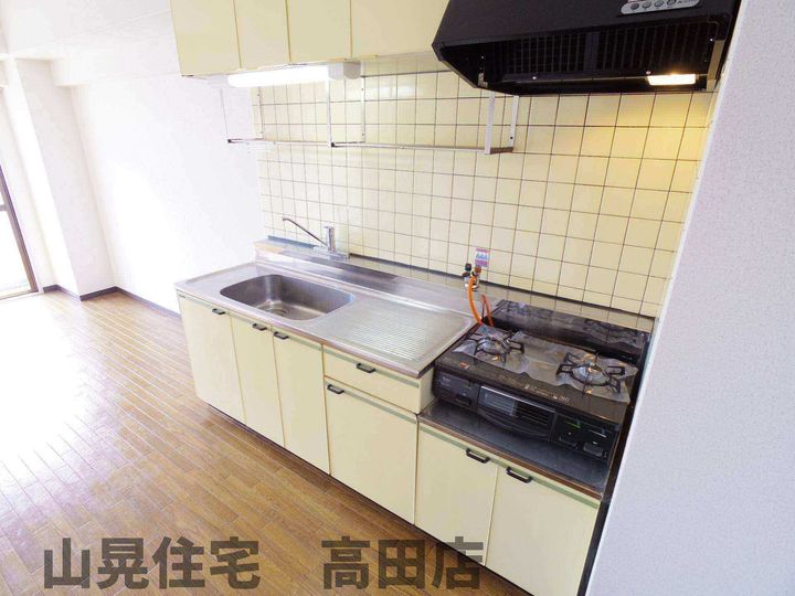 奈良県大和高田市西三倉堂1丁目(マンション)の賃貸物件のキッチン