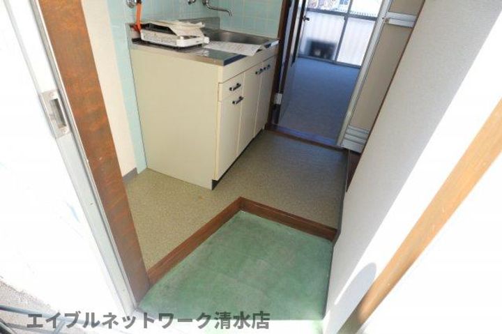 静岡県静岡市清水区向田町(アパート)の賃貸物件の玄関