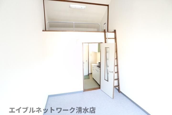 静岡県静岡市清水区向田町(アパート)の賃貸物件の居間