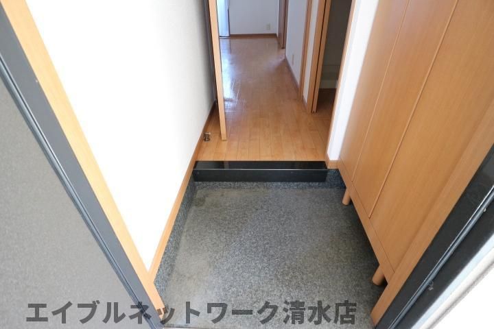静岡県静岡市清水区南岡町(マンション)の賃貸物件の玄関