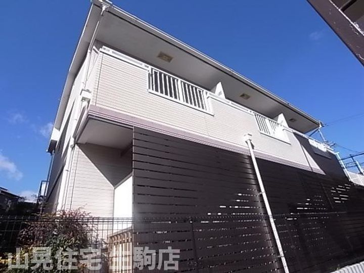 奈良県生駒市西旭ケ丘(アパート)の賃貸物件の外観