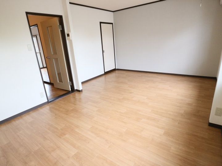 奈良県大和郡山市小泉町(アパート)の賃貸物件の居間