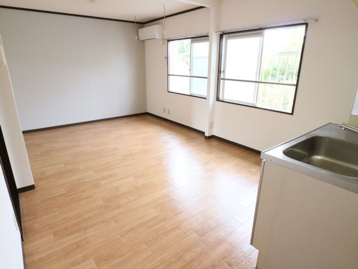 奈良県大和郡山市小泉町(アパート)の賃貸物件の居間