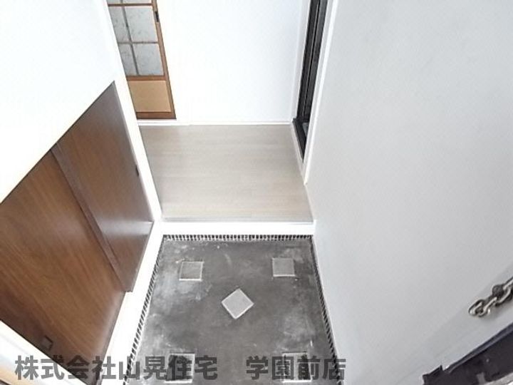 奈良県奈良市百楽園5丁目(アパート)の賃貸物件の玄関