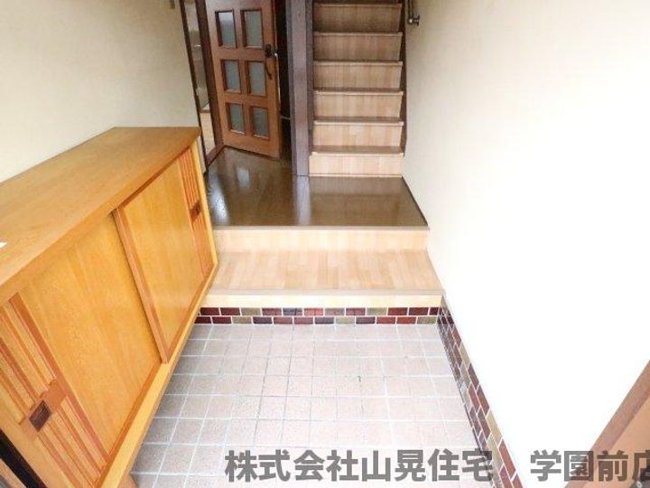 奈良県奈良市学園大和町3丁目(一戸建)の賃貸物件の玄関