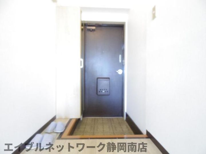 畑ハイツの玄関