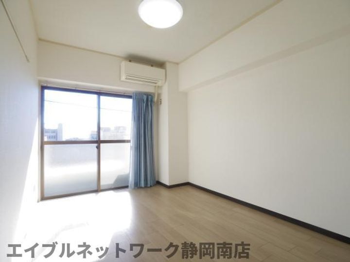 畑ハイツの居間