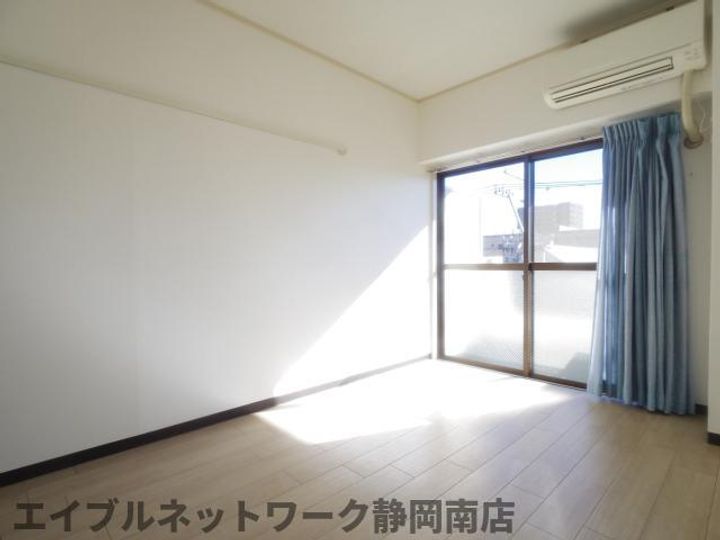 畑ハイツの居間