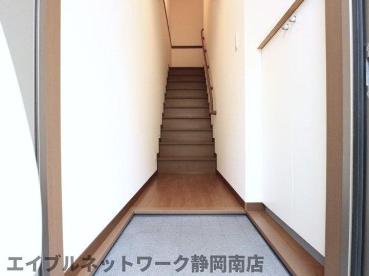 アクロスコート(ハイツ)B6の玄関