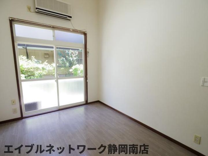 グリーン・メゾン102の居間