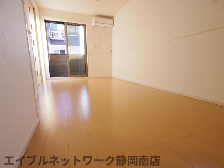 静岡県静岡市駿河区小鹿(アパート)の賃貸物件の居間