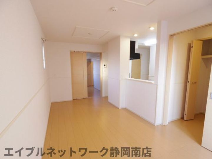 静岡県静岡市駿河区小鹿(アパート)の賃貸物件の居間