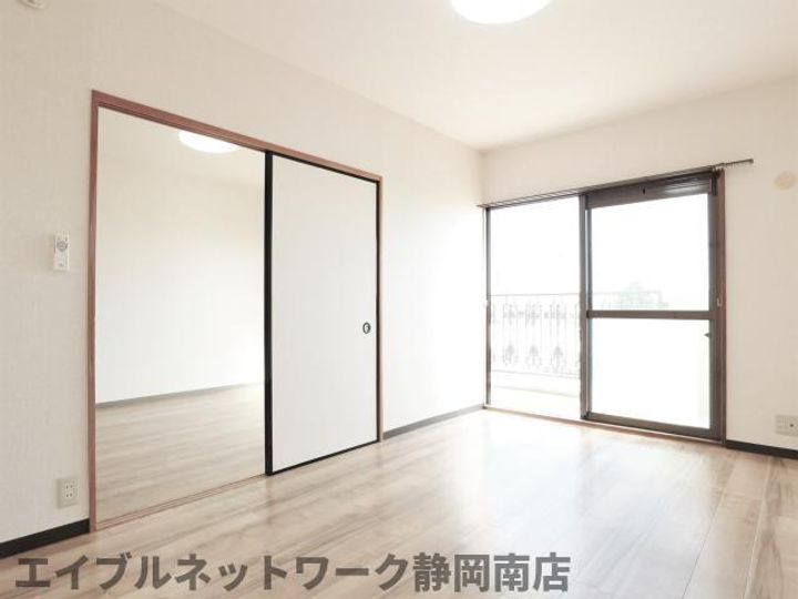 静岡県静岡市駿河区敷地2丁目(マンション)の賃貸物件405の居間