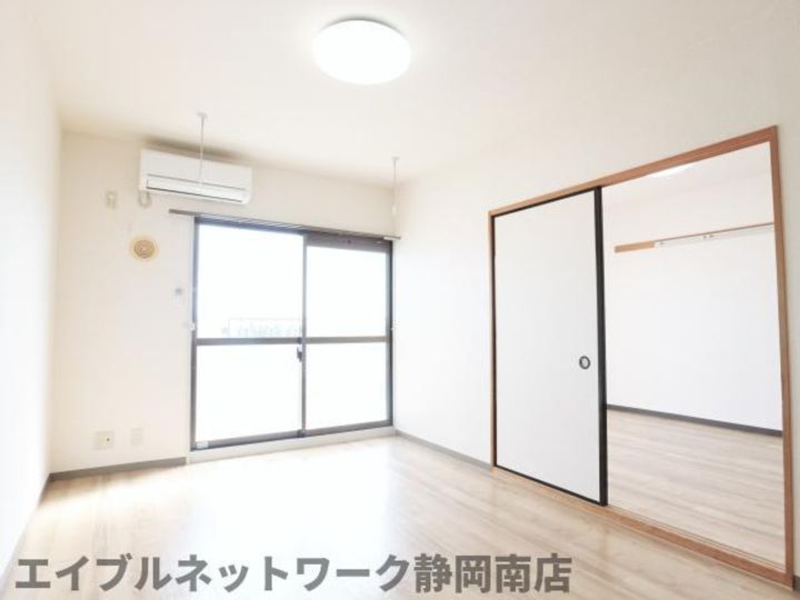 静岡県静岡市駿河区敷地2丁目(マンション)の賃貸物件405の居間