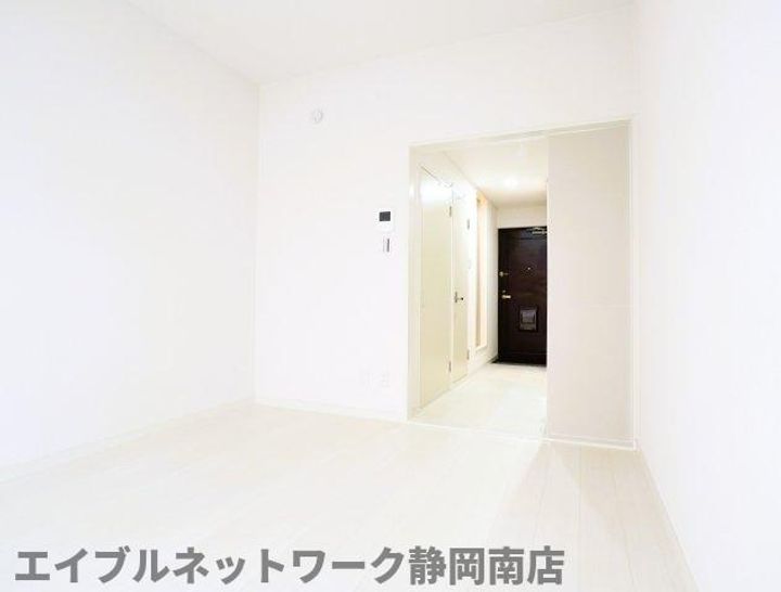ベスティージュ登呂102の居間