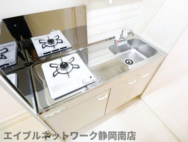ベスティージュ登呂102のキッチン