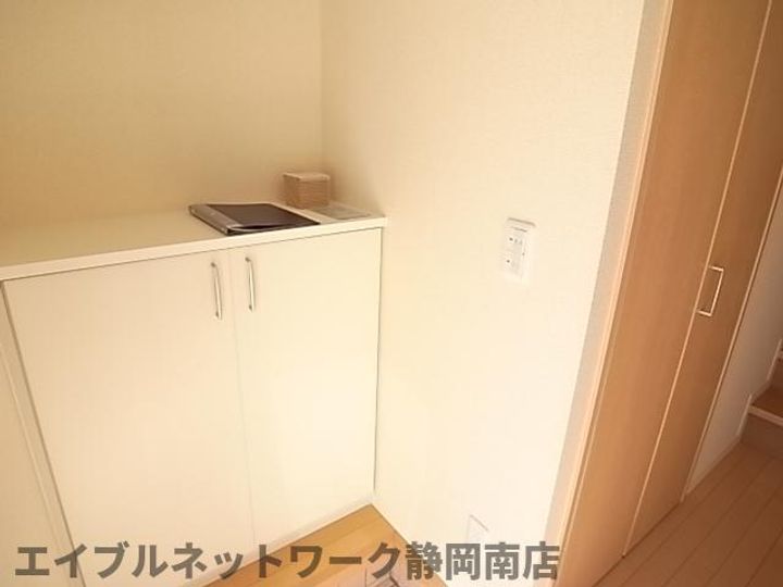 静岡県静岡市駿河区登呂6丁目(アパート)の賃貸物件201の玄関