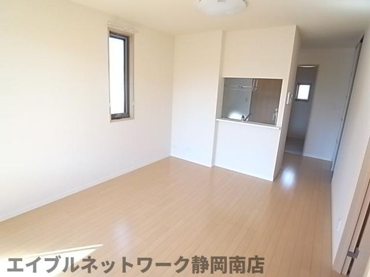 静岡県静岡市駿河区登呂6丁目(アパート)の賃貸物件201の居間