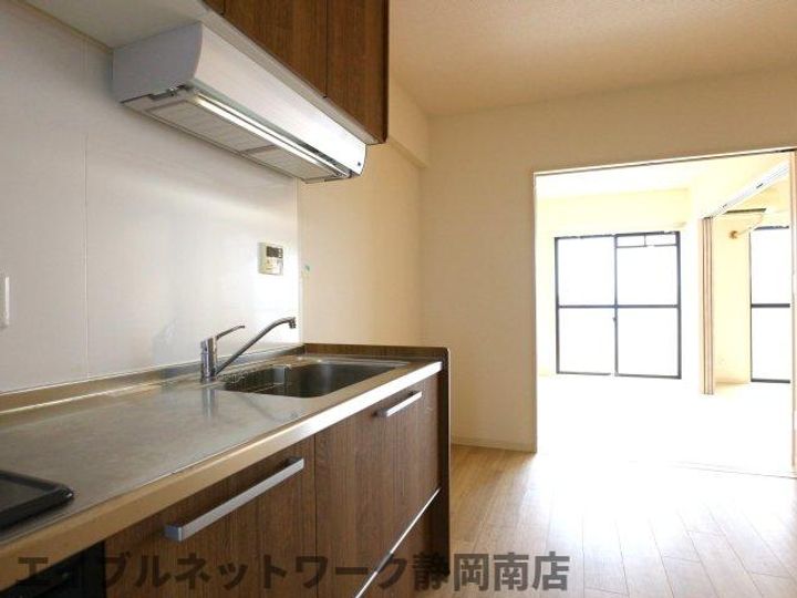 静岡県静岡市駿河区中田本町(マンション)の賃貸物件403のキッチン