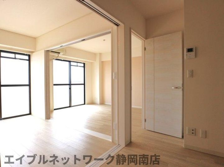 静岡県静岡市駿河区中田本町(マンション)の賃貸物件403の居間