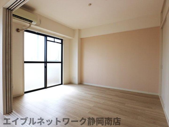 静岡県静岡市駿河区中田本町(マンション)の賃貸物件403の居間